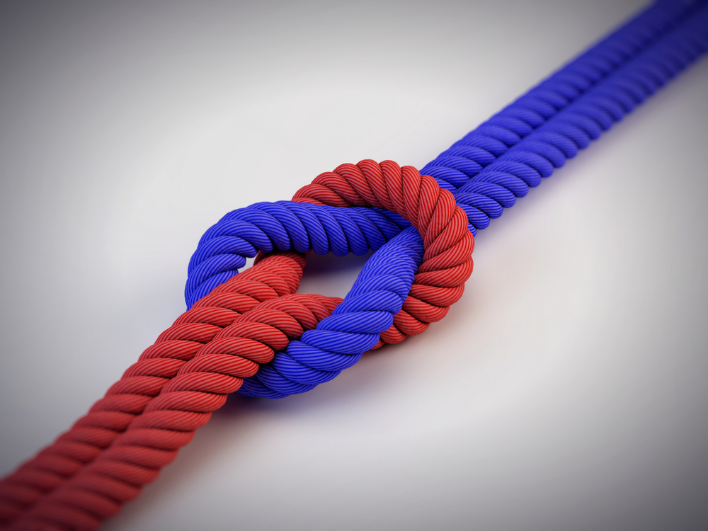 two different ropes with knot